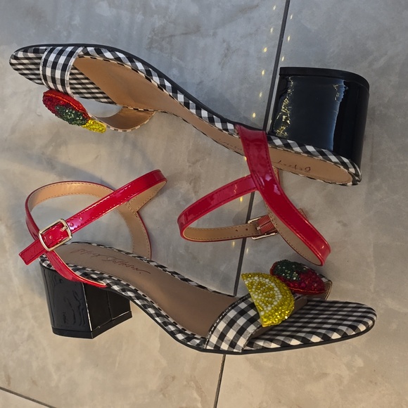 Betsey Johnson - Picture 4 of 5